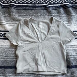 Wild Fable Light Gray V-Neck Short Sleeve Top size XS